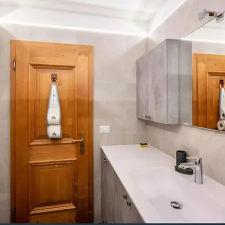 Apartment Close To Lift *