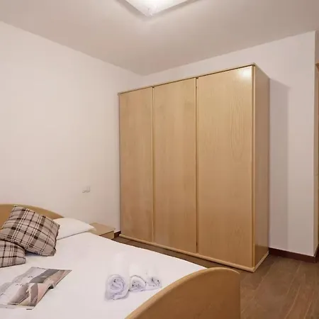 Apartment Close To Lift